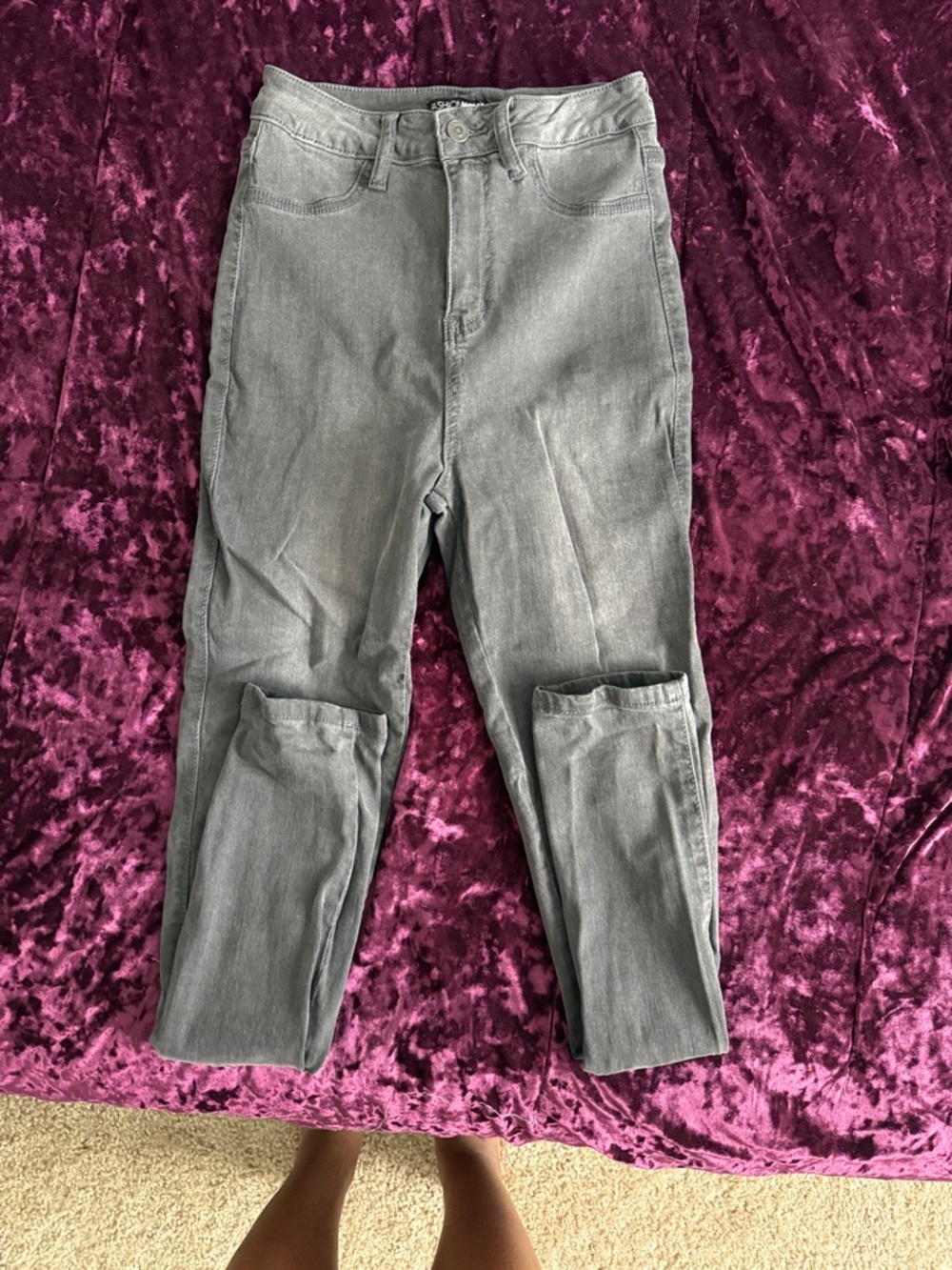 Fashion Nova Light Gray High-Rise Straight Jeans (Size 7)